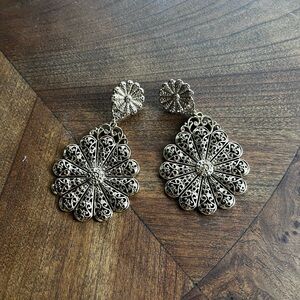 Gold tone vintage-inspired drop earrings